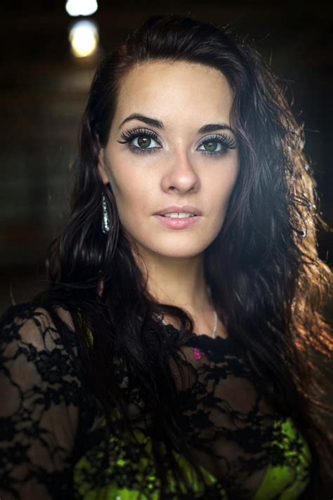 See her peel off her dress and show off her tight body. Scabenga Girls - old: Elise Schultz - Chicago Model