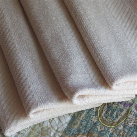 Made from a single layer of certified organic cotton batting that is quilted to a soft & smooth organic cotton fabric casing. Organic Cotton Blanket Made in the USA | Cozytown Linens