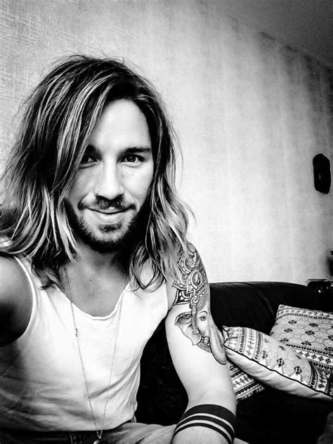 Der münchner musiker und schauspieler gil ofarim hat gleich zwei große ankündigungen. Gil Ofarim | Long hair styles men, Instagram, Long hair styles