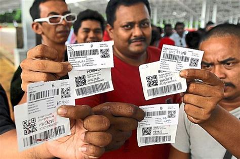 Mama juga bilang kalau mencari cewek carilah yang membuatku nyaman dan merasa bahagia. Kenapa Pemandu Teksi Tidak Berpuas Hati Dengan KLIA2 ...