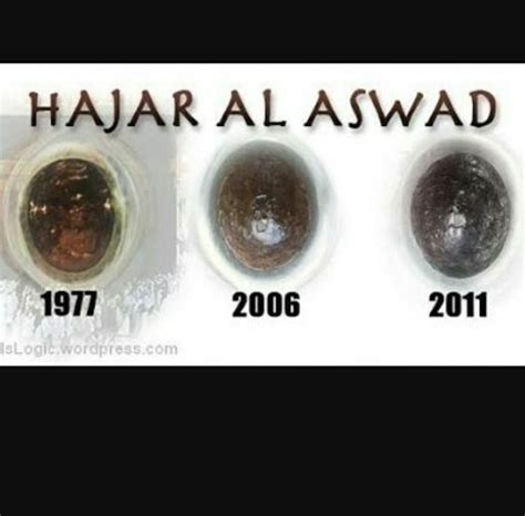 Batu hajar aswad yang berwarna hitam dilapisi dengan cincin berwarna perak di sekelilingnya. Misteri Hajar Al Aswad - Majelis Ta'lim Almunawwarah