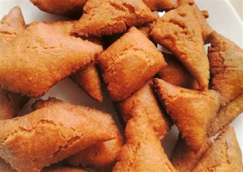 It is popular in the region as it is affordable and convenient to make. Half Cake Mandazi Uganda / Shortcake Mandazi Rogers Bites Kampala Meal Delivery Service And ...