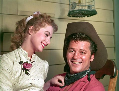 Set the american musical theatre standard. Shirley Jones and Gordon MacRae in Oklahoma! (1955 ...