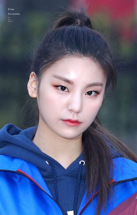 Itzy yeji eyes yeji itzy cat eyes. 190301 KBS Music Bank | #YEJI #ITZY #있지 #ITzDifferent # ...