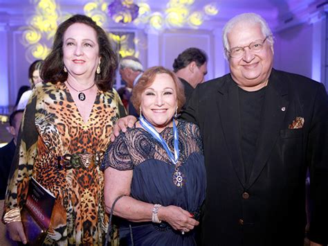 Beth caruso nome artístico de maria elizabeth caruso (são paulo, agosto de 1948) é uma atriz brasileira. Rede Globo > globo teatro - Prêmio Cesgranrio de Teatro ...