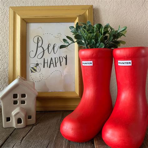 If you find yourself with a pair of kids' rain boots too cute to toss and too worn to wear, try making this fun and easy planter. Mini Ceramic HUNTER boots Planter Tier Tray Decor ...