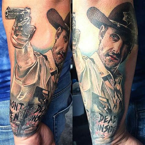 Grimes just debuted a full back tattoo done in white ink that has fans totally stunned. Pin by Lee Andrew Frain on rick grimes | Skull tattoo ...