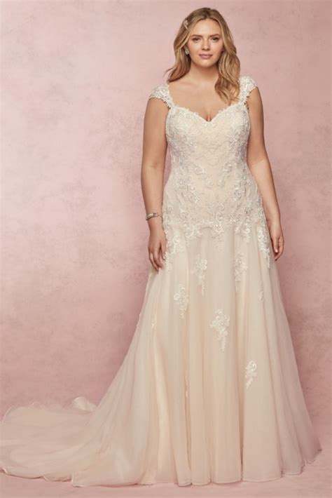 Dallo stile impero per una cerimonia speciale, a vestiti taglie. 30 abiti da sposa per taglie comode: lusso ed eleganza per ...