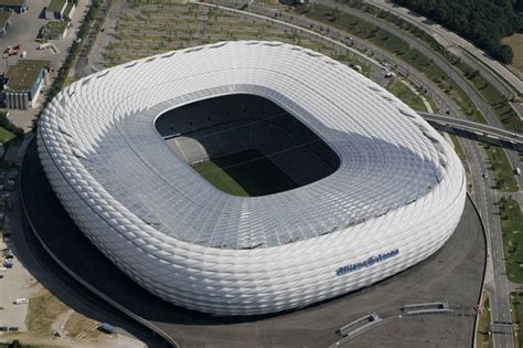 Zum christopher street day wird die arena in regenbogenfarben leuchten. Bayern München gegen Borussia Dortmund Liveticker ...