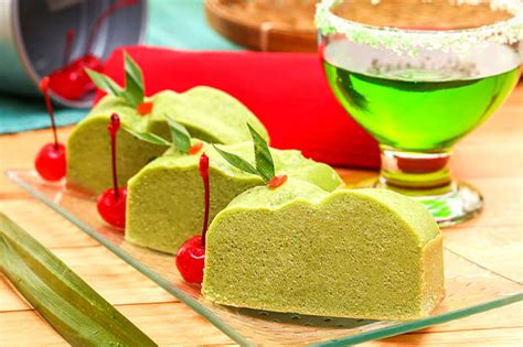 Kue apem ini memiliki bentuk yang unik, yakni menyerupai mangkuk. Apem Pandan | Resep dari Dapur KOBE