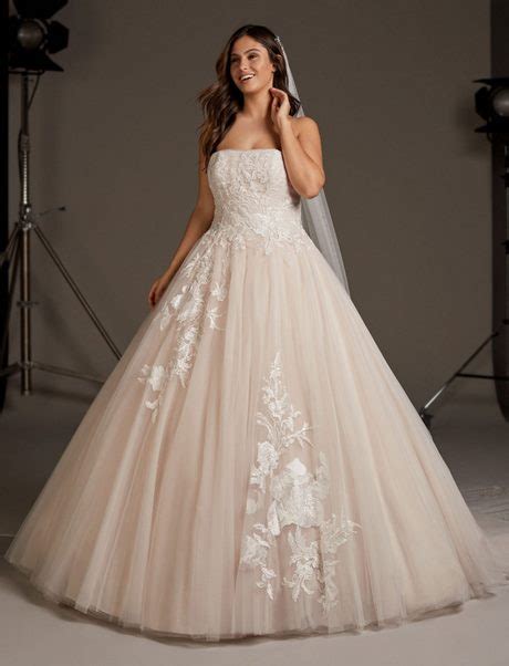 Acquista ora il tuo vestito da sposa colorato e scegli tra tutti gli abiti da sposa colorati disponibili nel nostro vasto catalogo. Abito sposa colorato 2020