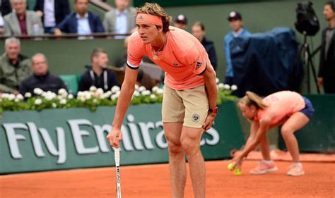 Damit trifft die nummer 7 der welt in der 2. Alexander Zverev crashes out of French Open against ...