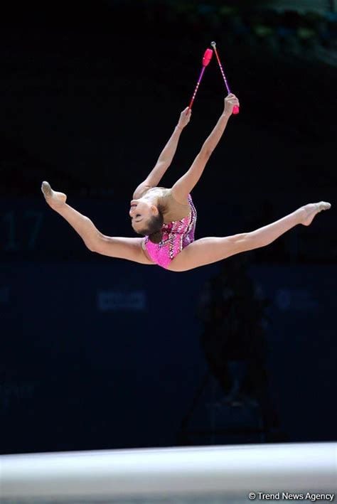 Sep 15, 2018 · arina averina goes through 3 ribbons after knots, breaks. Arina Averina (Russia) won bronze in clubs at World Cup ...