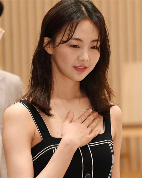 Setelah ditinggal mati oleh sang istri, jack kini hanya hidup berdua bersama putrinya yang masih remaja bernama rose slavin (camilla belle). 10 Potret Geum Sae Rok, Detektif Kece di Drama 'The Fiery ...