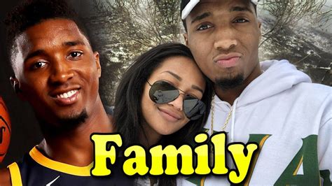 Donovan mitchell signed a 4 year / $14,564,021 contract with the utah jazz, including $14,564,021 guaranteed, and an annual average salary of $3,641,005. Donovan Mitchell Family With Father,Mother and Girlfriend ...