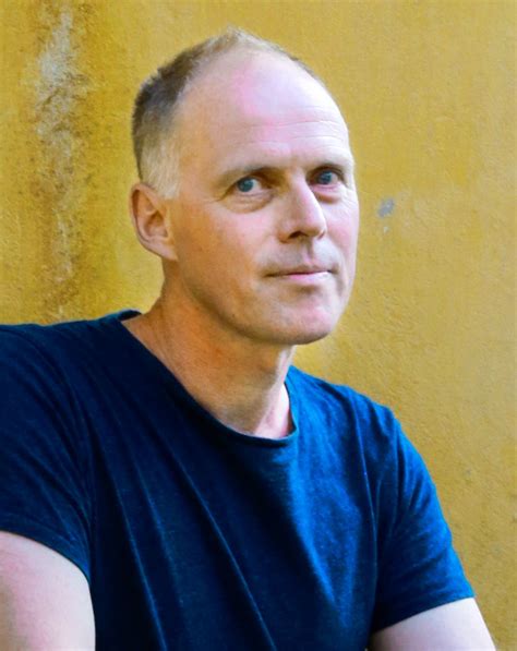He made his literary debut in 1986 with the novel mørkets munn. Geir Gulliksen benekter å ha utlevert eks-kona