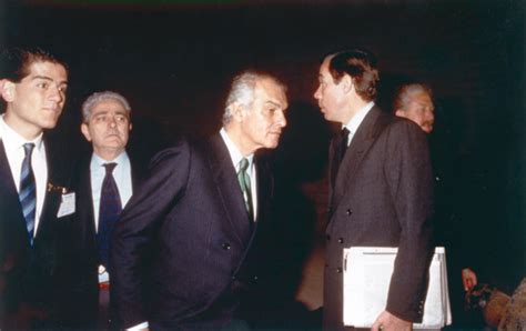 In 1985, gardini focused his interest on chemicals and bought stock in the montedison chemicals group. Il pilota del Falcon 900 del Contadino: «In volo leggeva e ...