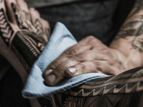 When the adhesion of the saniderm bandage begins to weaken, that's your cue to remove or replace the bandage. Saniderm Tattoo Healing Instructions - Wiki Tattoo