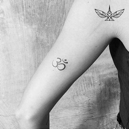 35 om symbol tattoo designs; 80+ Om Tattoo Designs With Meaning (2021) Ideas with Lord Shiva & Trishul - TattoosBoyGirl