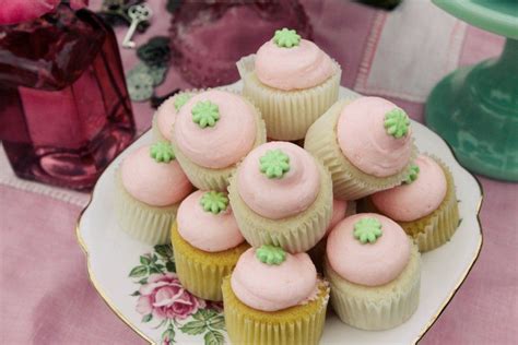 Et j'ai pris beaucoup de photos ! Alice in Wonderland | Jenny cookies, Cupcake bakery ...