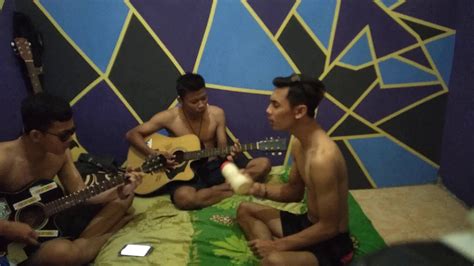 List download lagu mp3 kunci gitar lagu seberkas sinar (6:77 min), last update apr 2021. Seberkas sinar - Nike Ardilla || live cover - YouTube