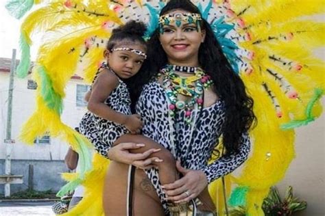 Chris gayle with wife natasha berridge west indies vs england 2019 cricket series. बेहद Hot है क्रिस गेल की Wife नताशा, तस्वीरें देख रह ...