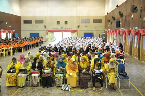 جوهر بهرو, chinese:新山) (also johor baru or johore baharu, informally called jb) is a city and the state capital of johor in malaysia. SM TEKNIK JOHOR BAHRU: SAMBUTAN HARI GURU 2014 SM TEKNIK ...