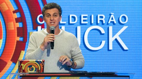 Há duas semanas, luciano huck cumpriu agenda de homem público. Luciano Huck leva cantada de homem, fica constrangido e ...