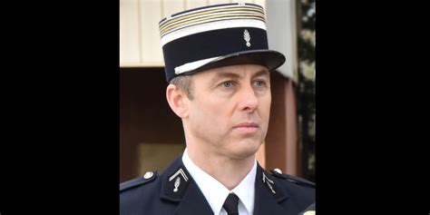 Si devenir soldat est une vocation familiale, sa conversion au catholicisme est quant à elle profondément personnelle, à partir de 2006, à la faveur d'un pèlerinage à. Attentat de Trèbes : Arnaud Beltrame sera promu colonel