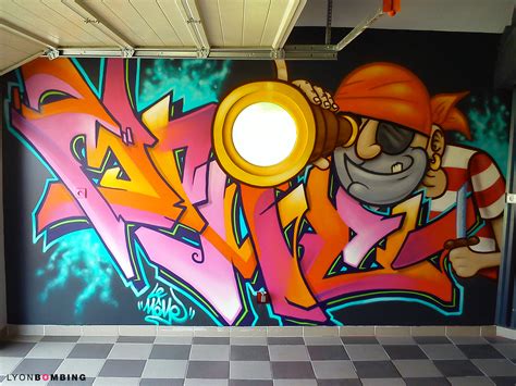 Find the perfect graffiti garage stock photo. Garage graffiti - Décoration particulier - LYONBOMBING