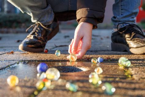 Rayuela, saltar la soga, las escondidas. ASI SON LOS JUEGOS TRADICIONALES MEXICANOS Y SUS REGLAS