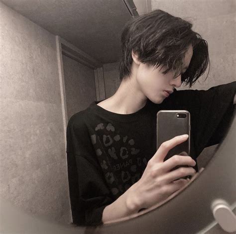 Of all the hairstyles for young men to adapt, the eboy might be one of the easiest. 𝘜𝘭𝘻𝘻𝘢𝘯𝘨 | - in 2021 | Short hair tomboy, Aesthetic hair ...