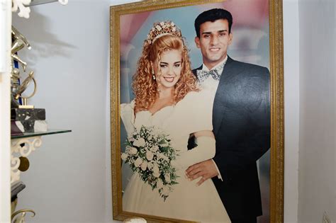 Jun 17, 2021 · ברשתות החברתיות פורסם ביממה האחרונה, שיר הסתה נגד חבר הכנסת איתמר בן גביר, דמו בראשו; בבית ובארון של ורד ואלון מזרחי: "לנשים מלאות חסר ביטחון ...