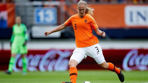 Teams can include 22 players on. Van der Gragt ontbreekt bij OranjeLeeuwinnen wegens ...