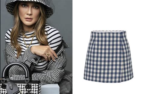 Bagaimana tidak, wanita berusia 24 tahun itu. Luna Maya Kepergok Pakai Rok Mini Pendek Seharga 20 Juta ...