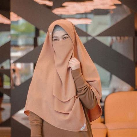 Rumah tangga wardah maulina dan natta reza tengah menjadi sorotan publik, lantaran keduanya membagikan soal 3. Intip Gaya Cadar Stylish Kekinian ala Selebgram Wardah Maulina : Okezone Muslim