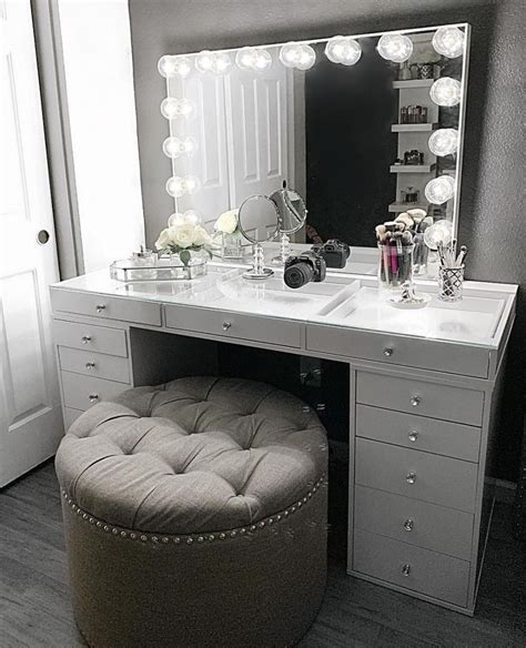 The main reason is the size of the light source. Hollywood Makeup Vanity Mirror with Lights-Impressions ...