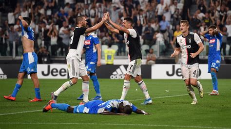 «старая синьора» одолела неаполитанцев в рамках итальянской серии а. Juve-Napoli, TOP 5 Goals! - Juventus