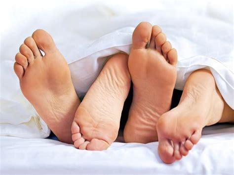 Quando si tratta di arance, pompelmi, limoni e lime, il la prima cosa a cui molti di noi pensano è il contenuto di vitamina c. Gli alimenti che fanno bene al sesso (e migliorano la ...
