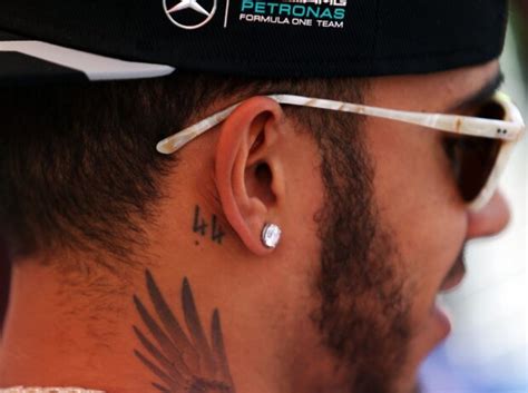 Hamilton has a population of 536,917, and its census metropolitan area, which includes burlington and grimsby, has a population of 767,000. Lewis Hamilton: Ron Dennis ließ meine Haare schneiden