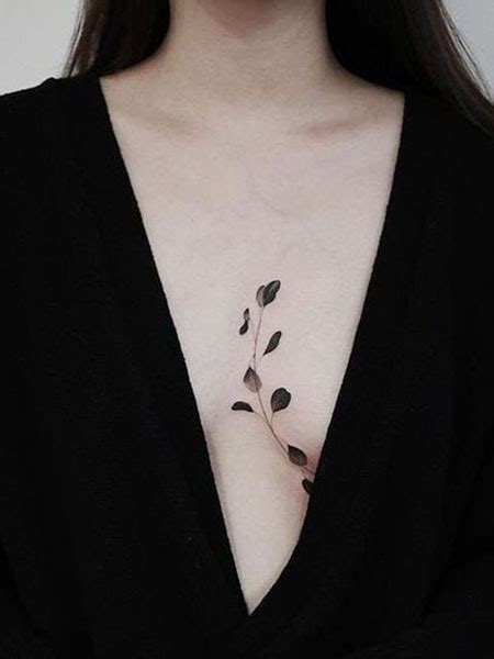 Bạn nghĩ thế nào là xăm nghệ thuật? Nhung-hinh-xam-o-nguc-dep-nhat-cho-nu-gioi-Chest-Tattoos ...