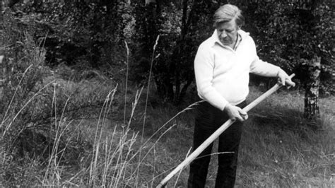 Der elfjährige helmut schmidt verbringt seine sommerferien mit der familie an der hohwachter bucht. Helmut Schmidt: Das Leben einer Politikerlegende - Bilder ...