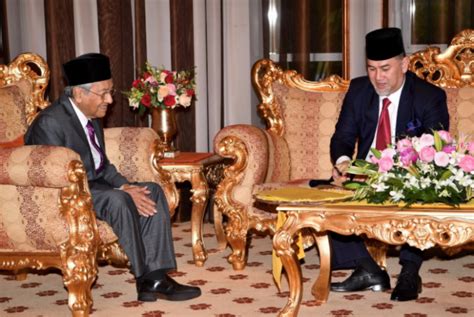 Senarai menteri kabinet malaysia terkini 2021 (pasca pru 14). Senarai Penuh Menteri Kabinet Baru Malaysia!