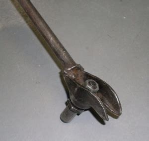 Here is a homemade tool i made to compress the valve springs on my volvo b230 engine my diy car skates. Homemade Valve Spring Compressor - HomemadeTools.net