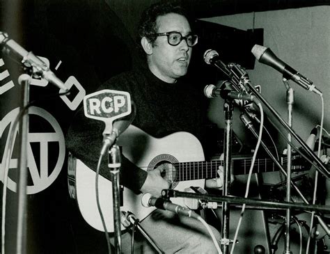 Zeca afonso jos afonso, known as zeca afonso, was an important portuguese singer and his funeral was attended by 30,000 peoplein setbal. JOSÉ AFONSO, GALIZA ERA A SUA PÁTRIA ESPIRITUAL