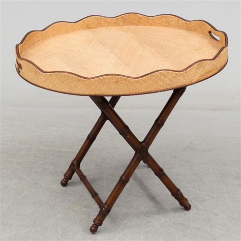 Speckled ceramic composite is laid onto a hardwood base for natural contrast. A rattan tray table marked Hanbel. - Bukowskis