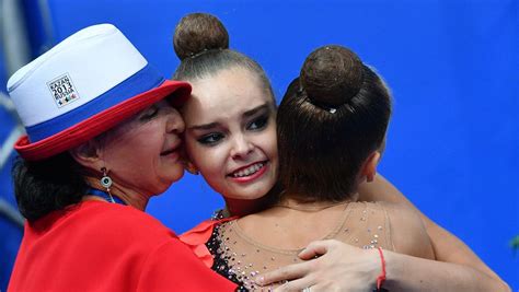 Сегодня, 12 июня, в варне (болгария) проходит чемпионат европы по художественной гимнастике. Арина Аверина выиграла финал многоборья на ЧР по ...