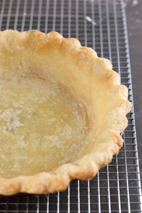 Line the cold dough with the previously shaped foil letting it cover the edges as well (note 7). How to Blind Bake a Pie Crust and Prevent Shrinking and ...