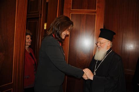 Καρατζαφερησ η αλλιωσ ζαφερι ειχε πει ναι στη νεα ταξη των μασονων. ΦΩΣ ΦΑΝΑΡΙΟΥ: Η ΝΤΟΡΑ ΜΠΑΚΟΓΙΑΝΝΗ ΣΤΟ ΦΑΝΑΡΙ