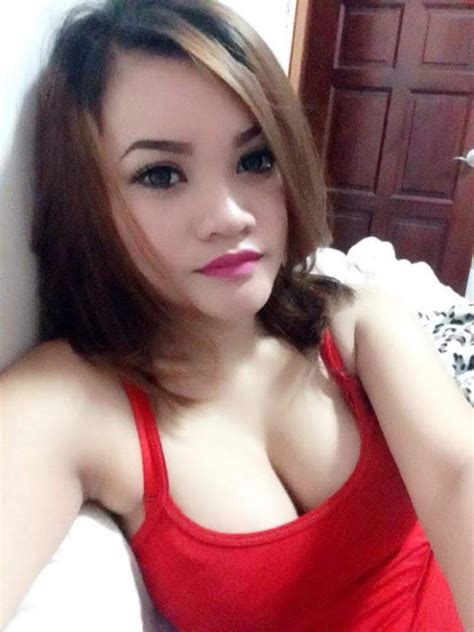 Mereka cerita soal baunya yang merangsang, soal senggolan dengan tangannya yang penuh bulu. CERITA DEWASA TANTE-TANTE SEX, SANGAT MENGGODAKAN - Cerita ...